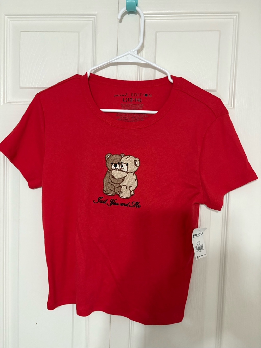 Graphic Hugging Bear Embroidery T-shirt